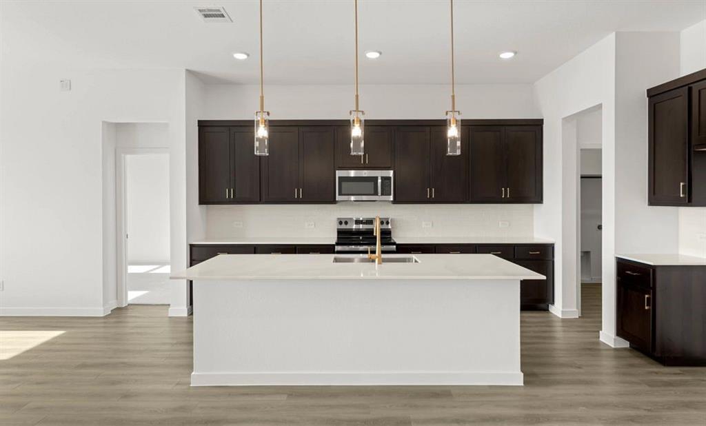 1903 Boston Way Property Photo 3