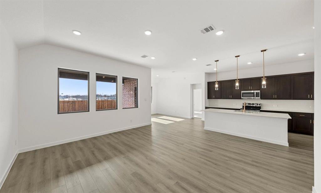 1903 Boston Way Property Photo 5