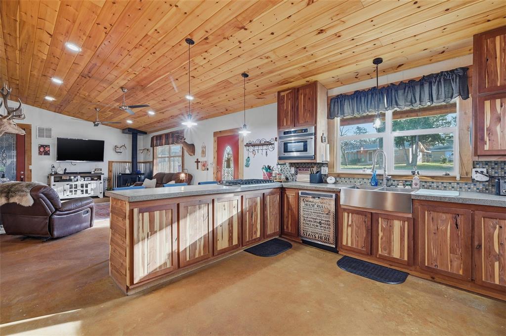 115 Friar Tuck Drive Property Photo 10