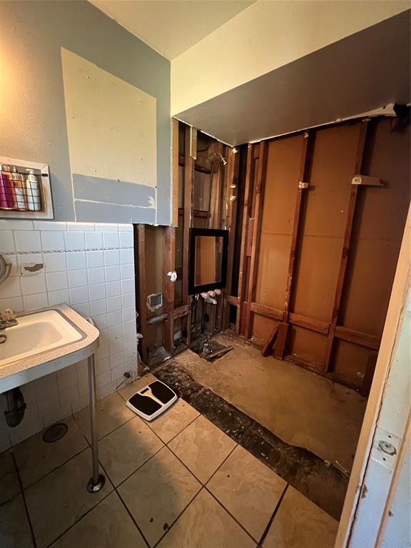 4704 Carlyle Drive Property Photo 13