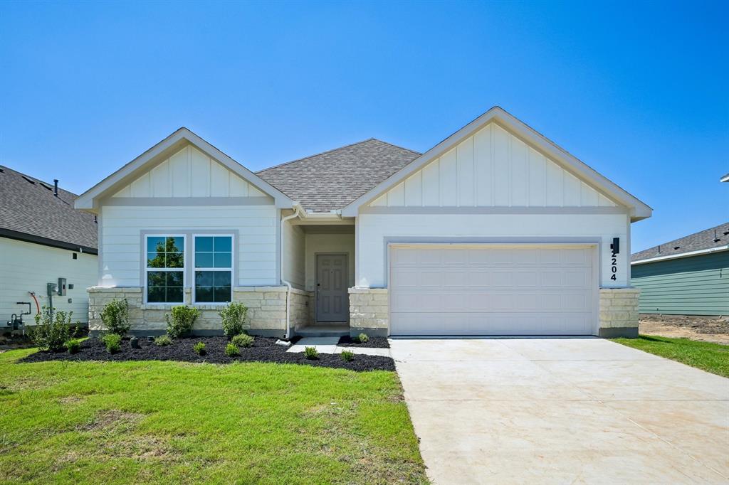 2204 Trailside Drive Property Photo 1