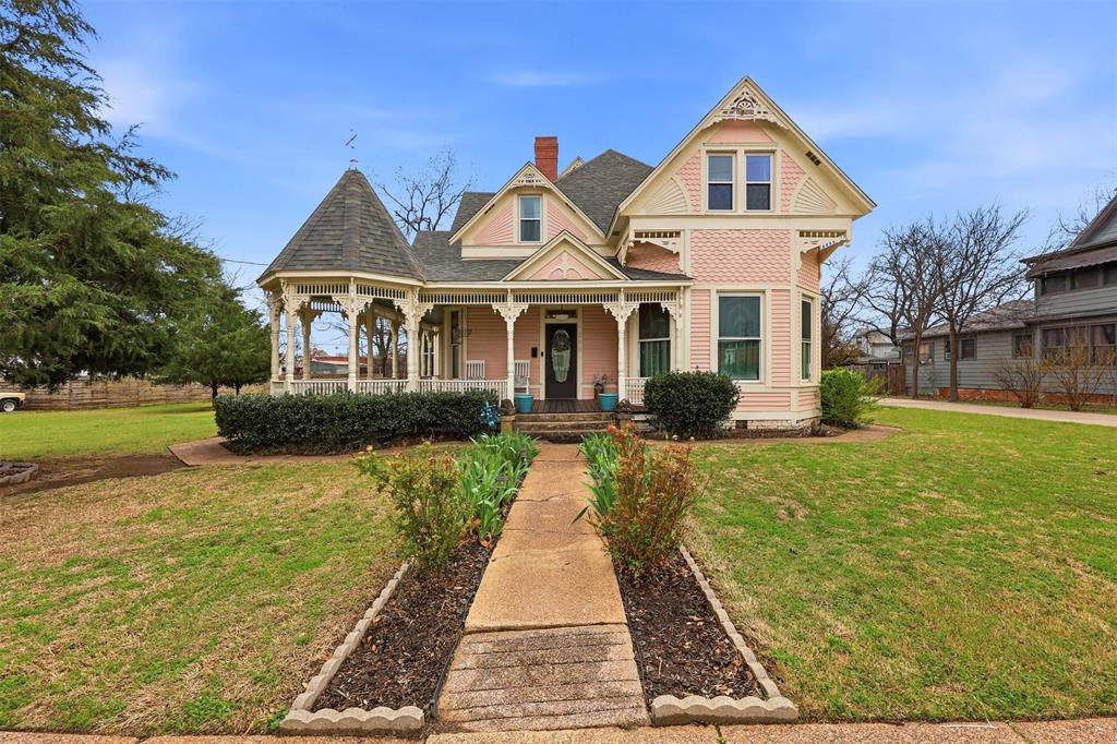 306 E Tarrant Street Property Photo 1