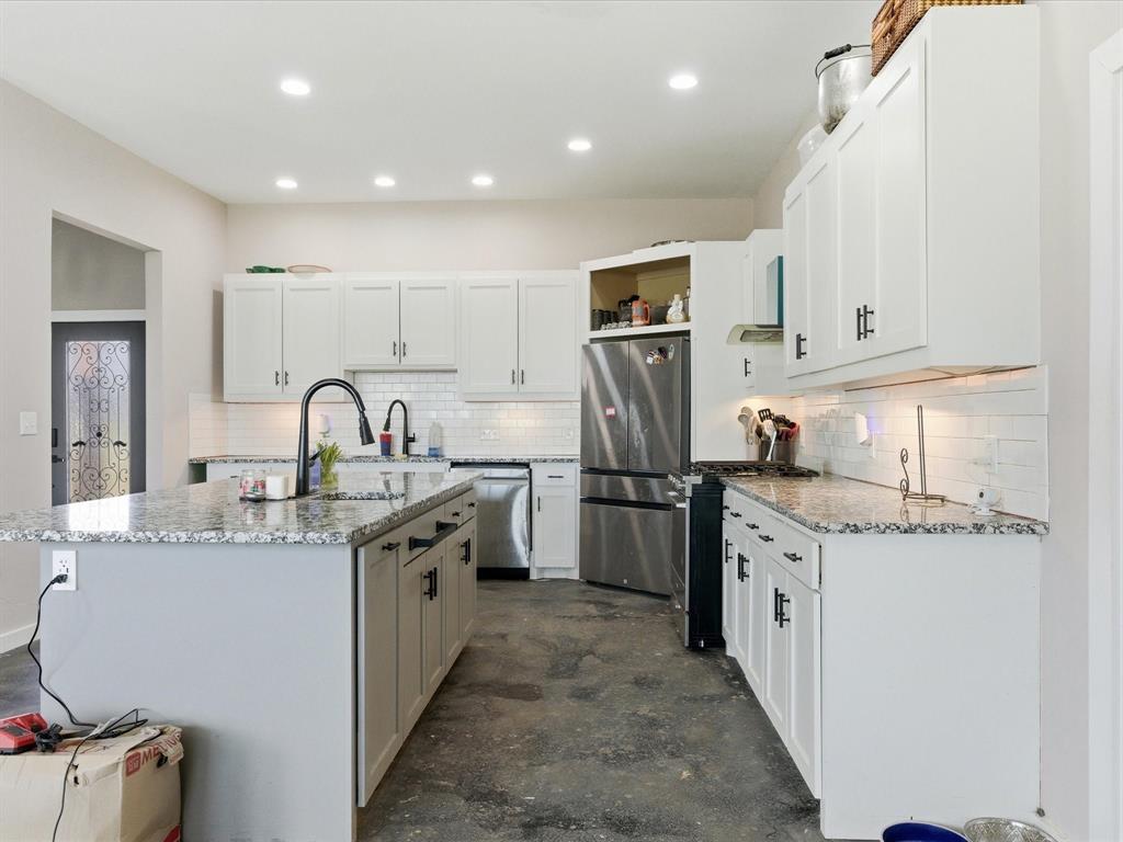 715 County Road 4599 Property Photo 6