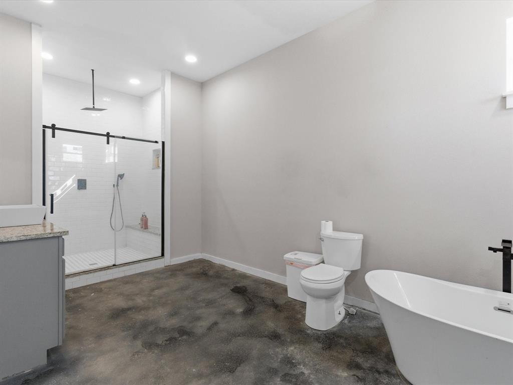 715 County Road 4599 Property Photo 16