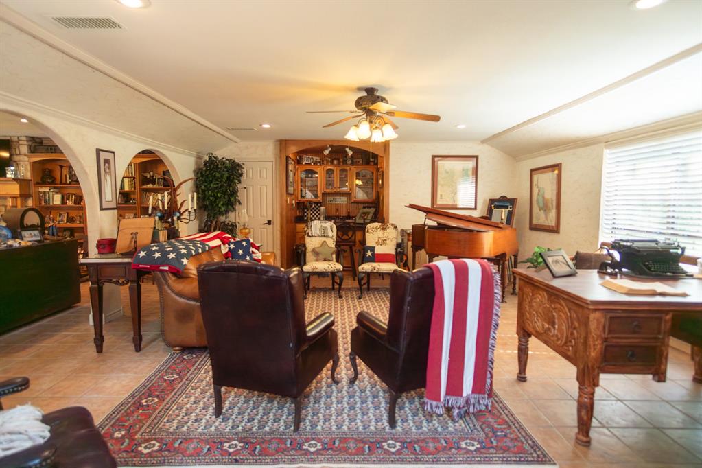 408 Rainey Street Property Photo 6