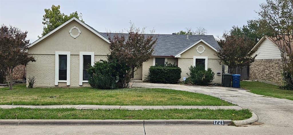 1721 Saint James Property Photo 1