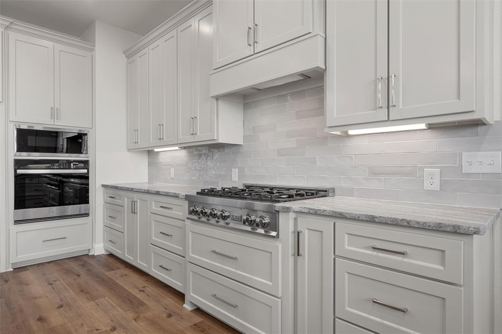 995 Galaxy Road Property Photo 3