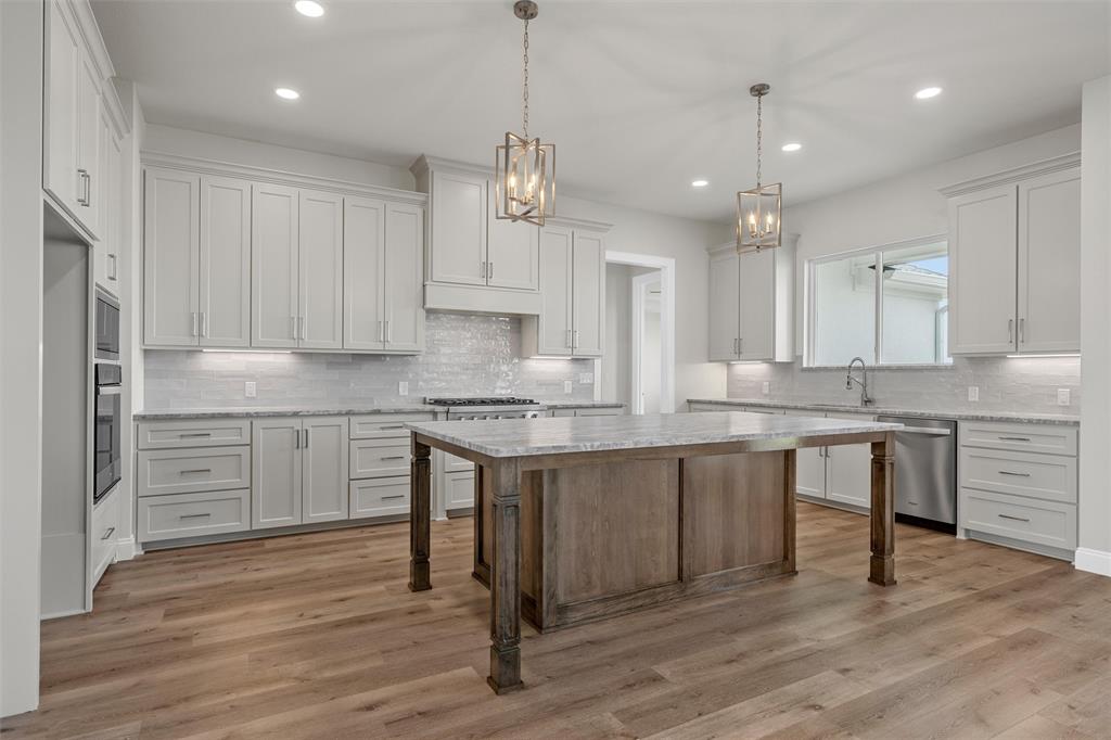 995 Galaxy Road Property Photo 4