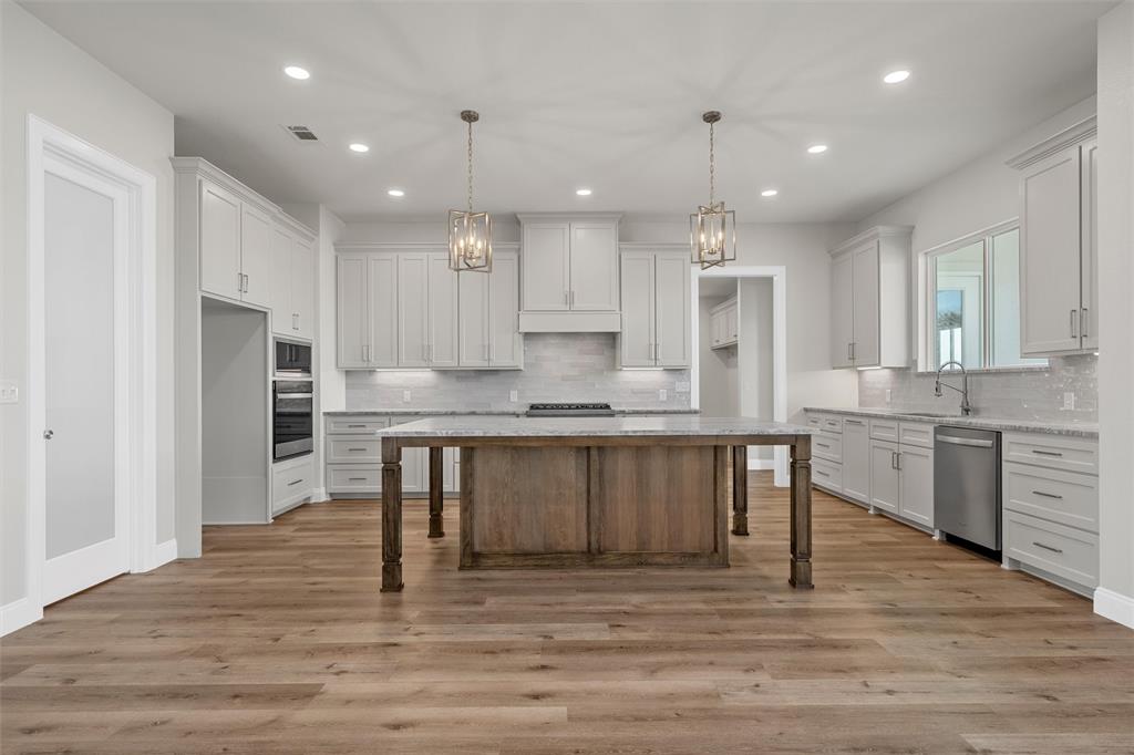 995 Galaxy Road Property Photo 10