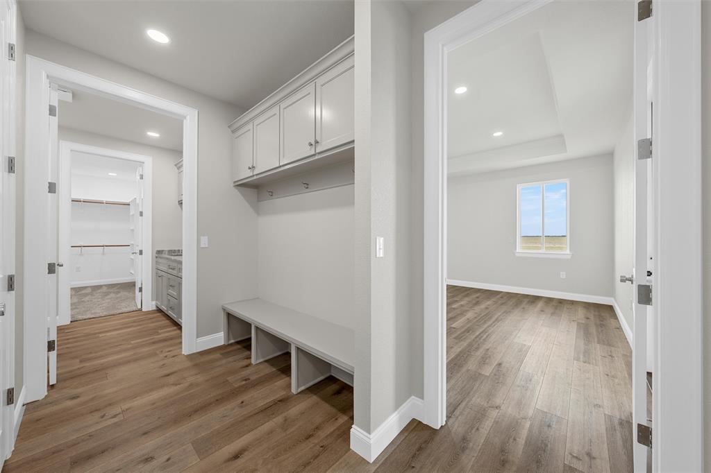 995 Galaxy Road Property Photo 12