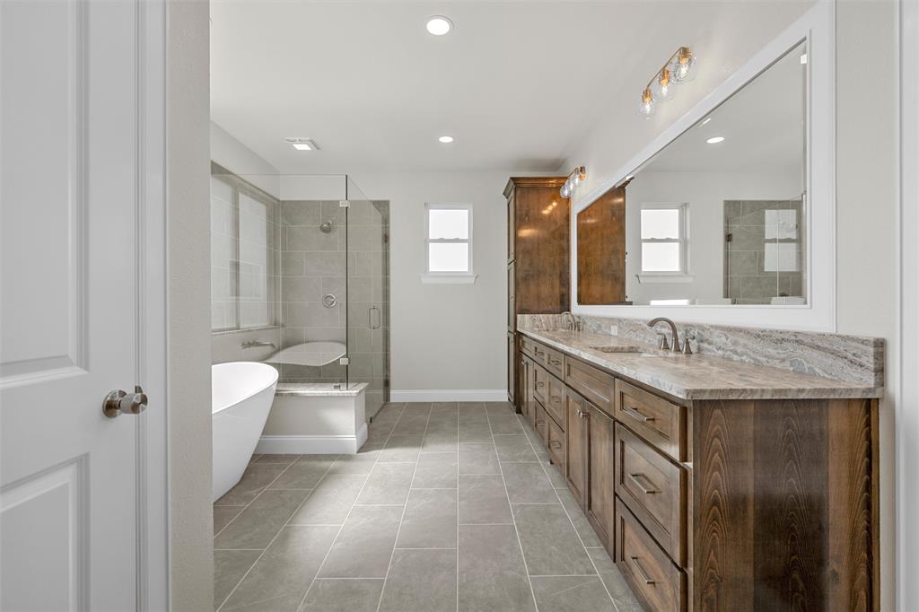 995 Galaxy Road Property Photo 14