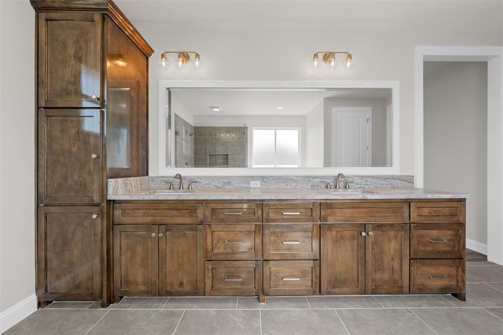 995 Galaxy Road Property Photo 15