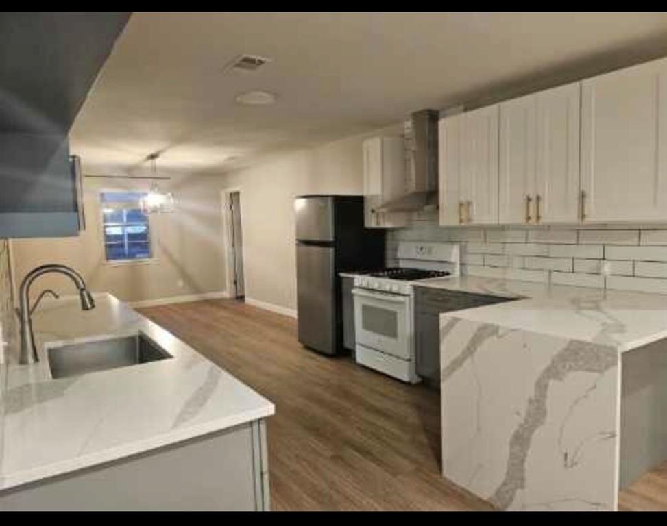 3736 Earle Drive Property Photo 4