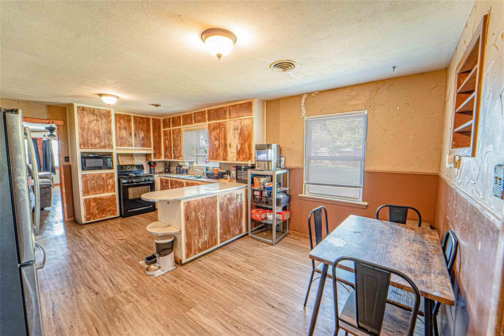 844 N Us Highway 183 Property Photo 7