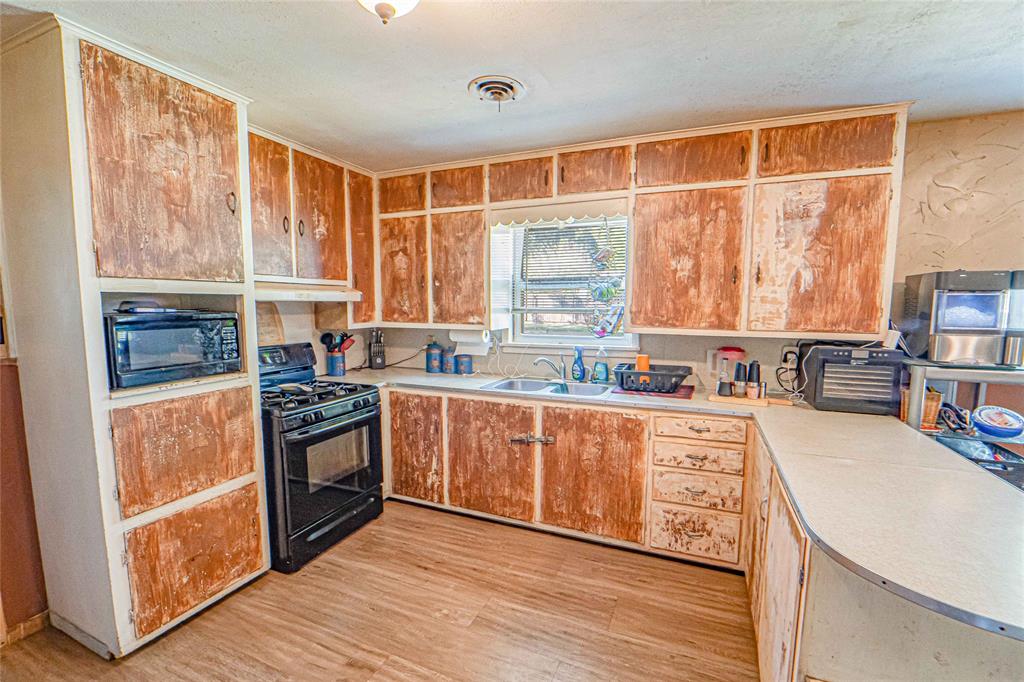 844 N Us Highway 183 Property Photo 8