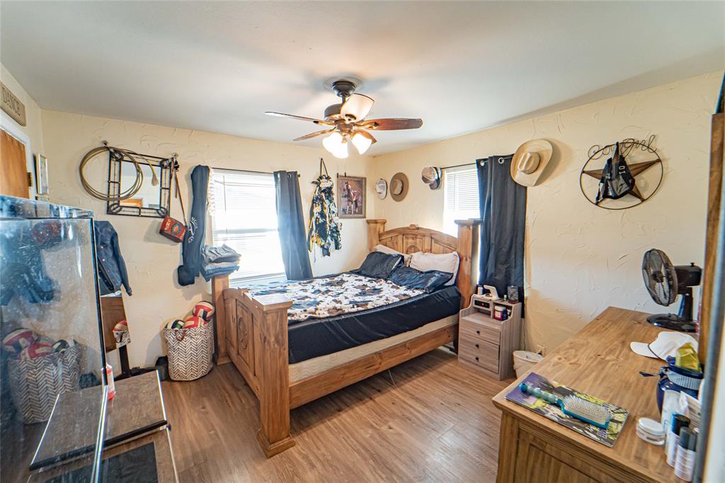 844 N Us Highway 183 Property Photo 10