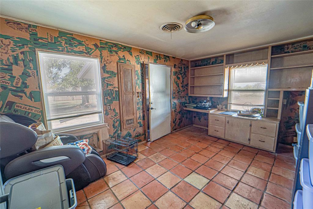 844 N Us Highway 183 Property Photo 16