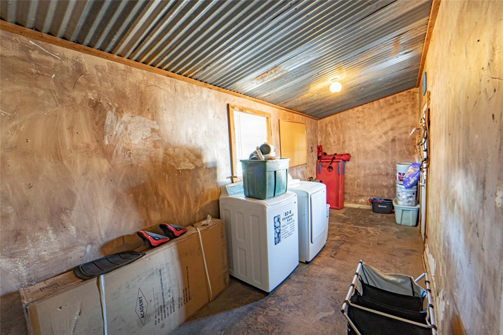 844 N Us Highway 183 Property Photo 17