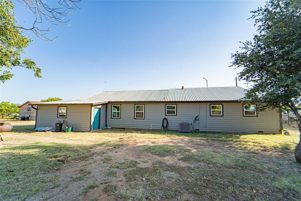844 N Us Highway 183 Property Photo 18