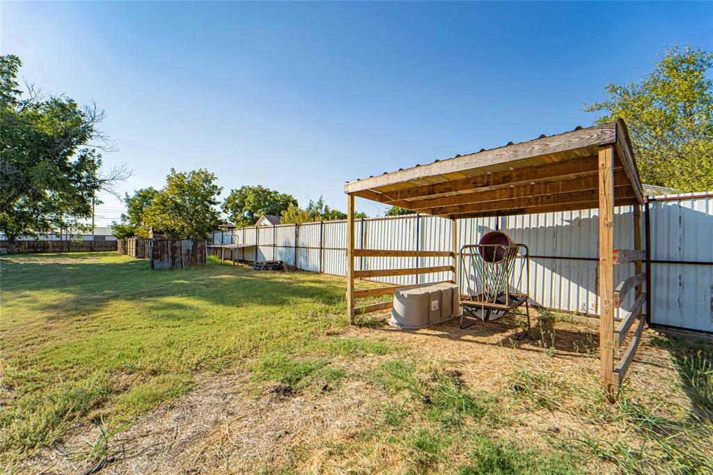 844 N Us Highway 183 Property Photo 19