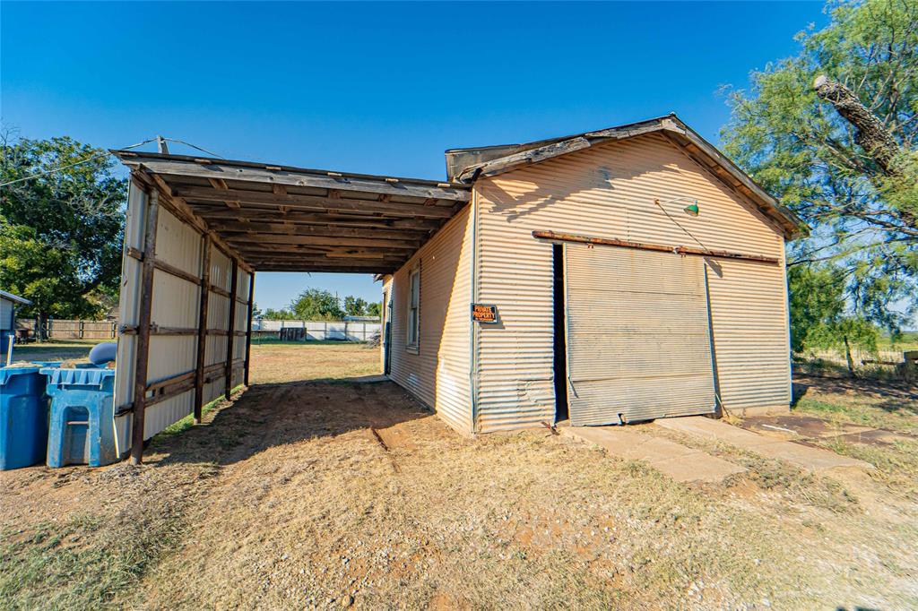 844 N Us Highway 183 Property Photo 27