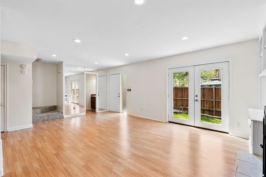 2632 Custer Parkway C Property Photo 3