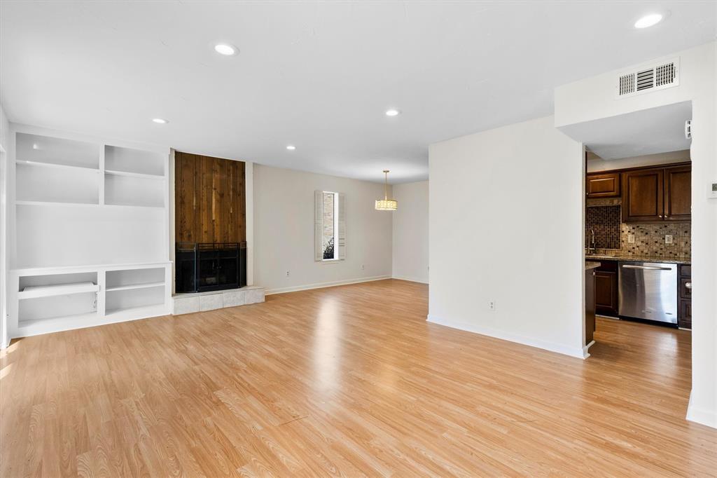 2632 Custer Parkway C Property Photo 5