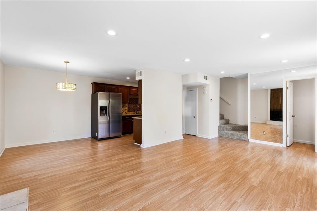 2632 Custer Parkway C Property Photo 6
