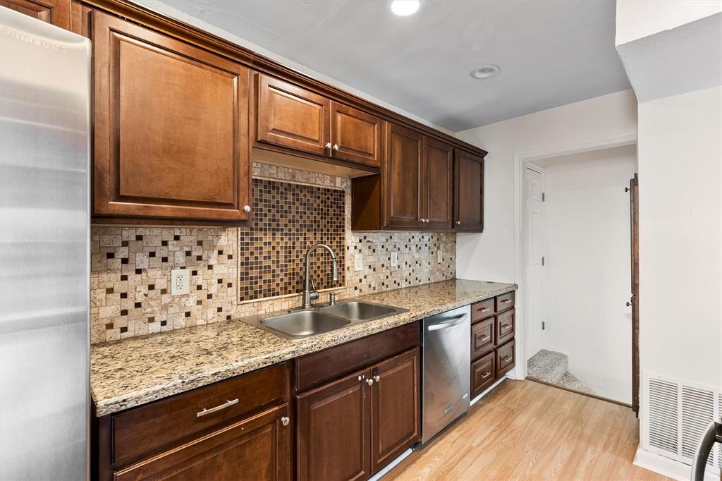 2632 Custer Parkway C Property Photo 8