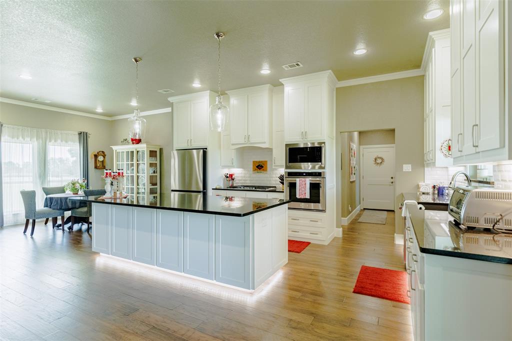 121 County Road 2571 Property Photo 10