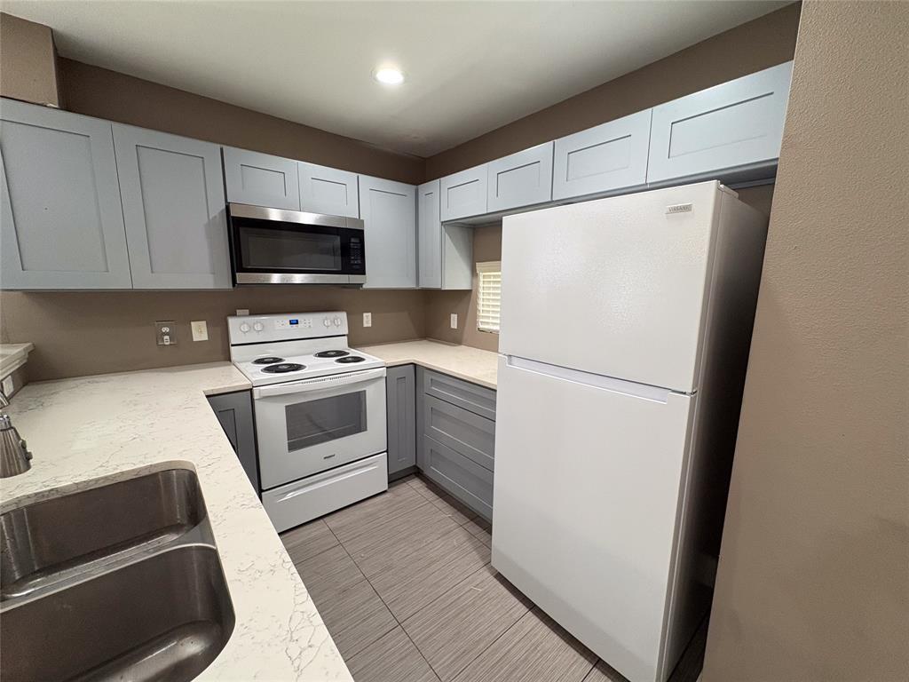 301 E Brockett Street 100 Property Photo 2