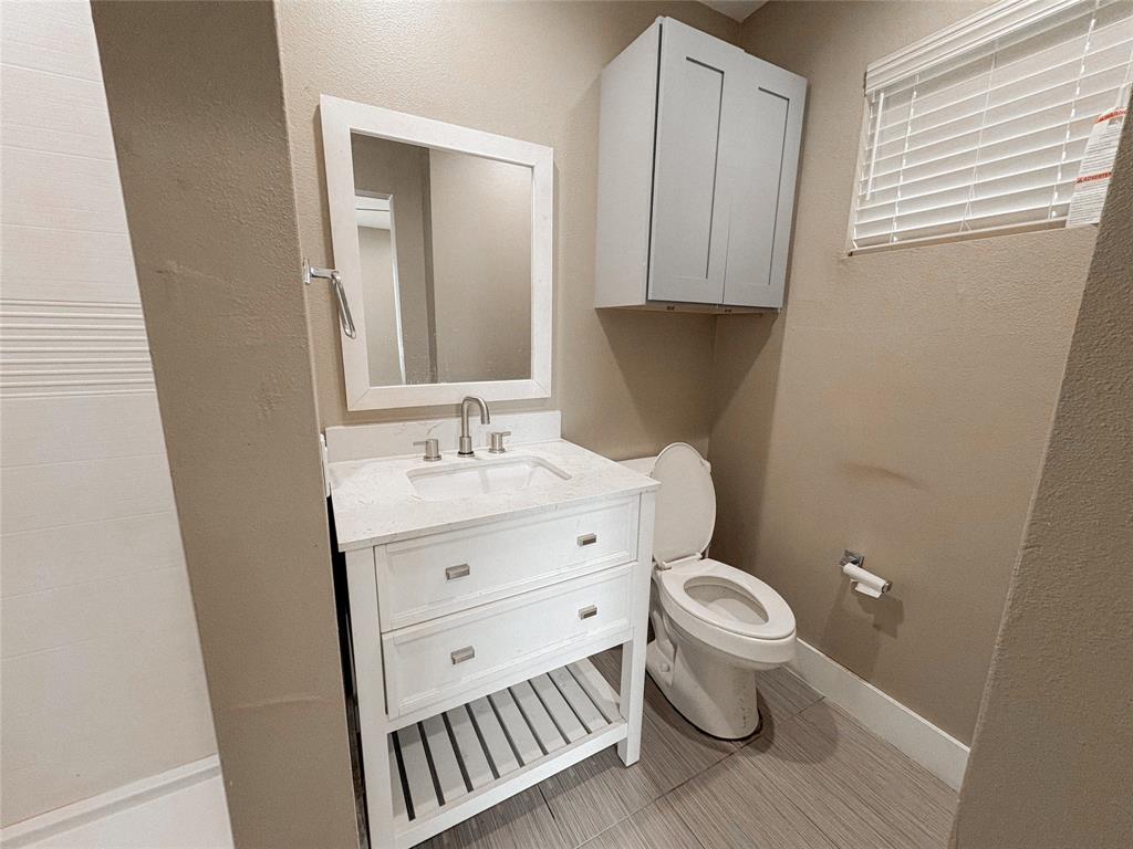 301 E Brockett Street 100 Property Photo 9