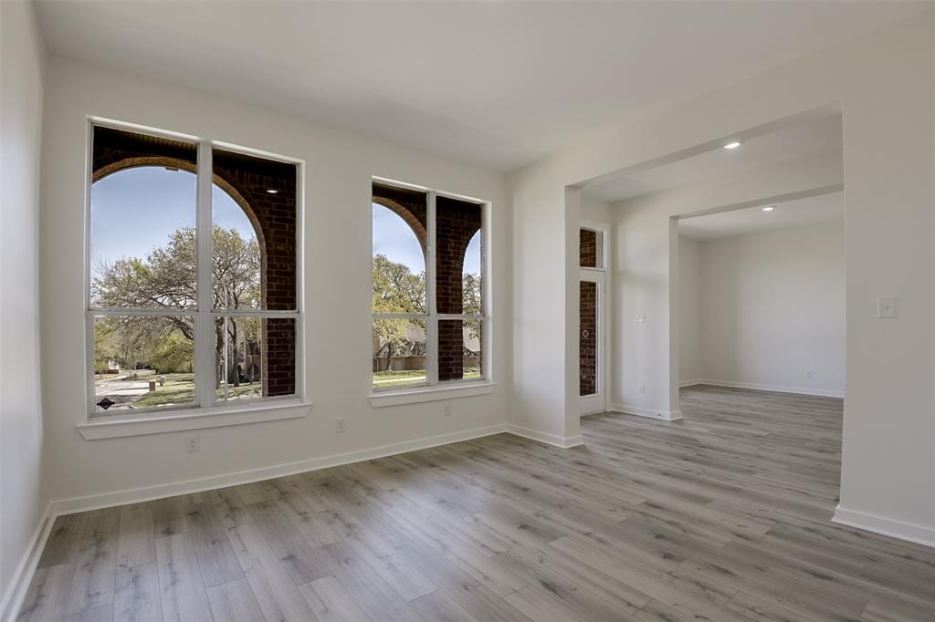 2916 Forestwood Drive Property Photo 3