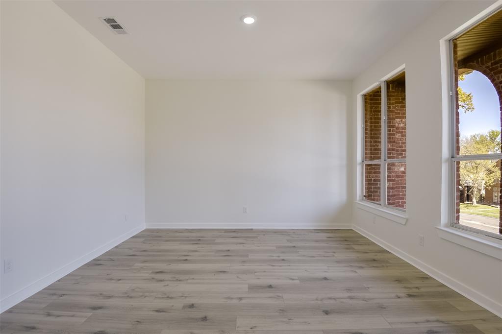 2916 Forestwood Drive Property Photo 5