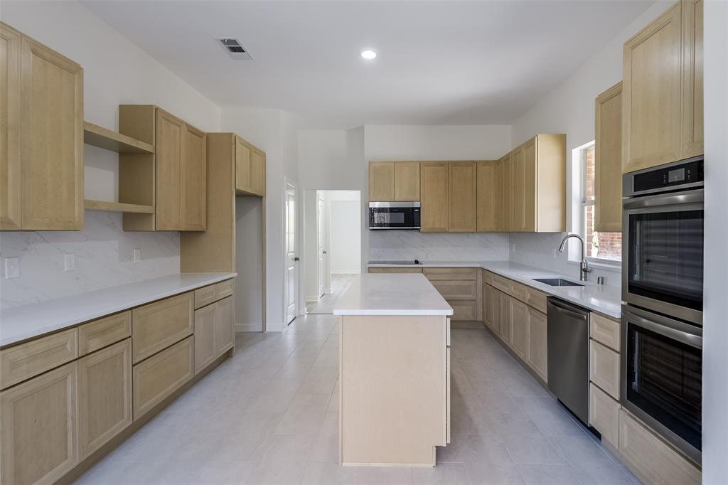2916 Forestwood Drive Property Photo 12