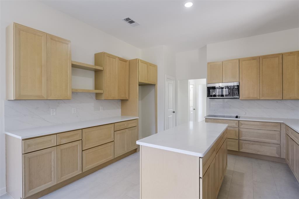 2916 Forestwood Drive Property Photo 13