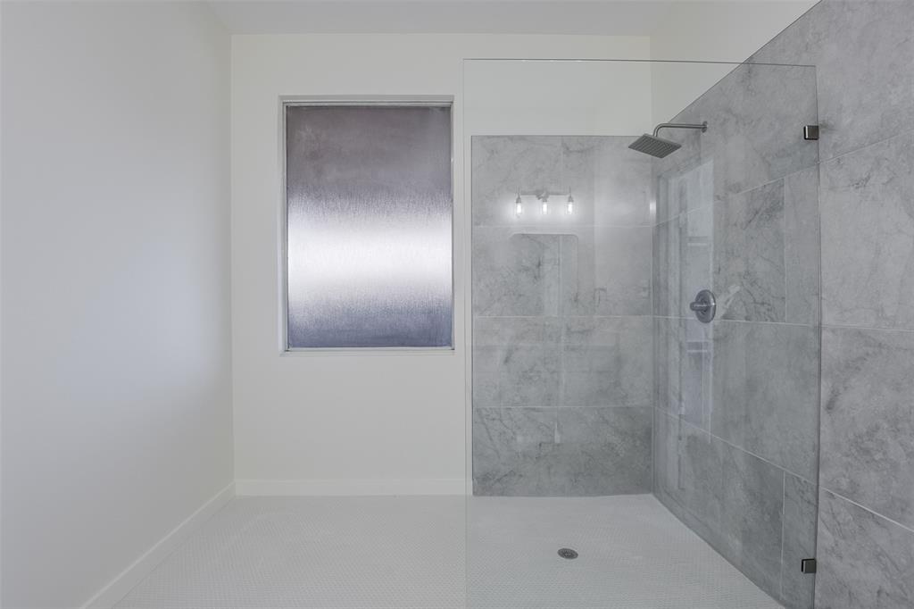 2916 Forestwood Drive Property Photo 20