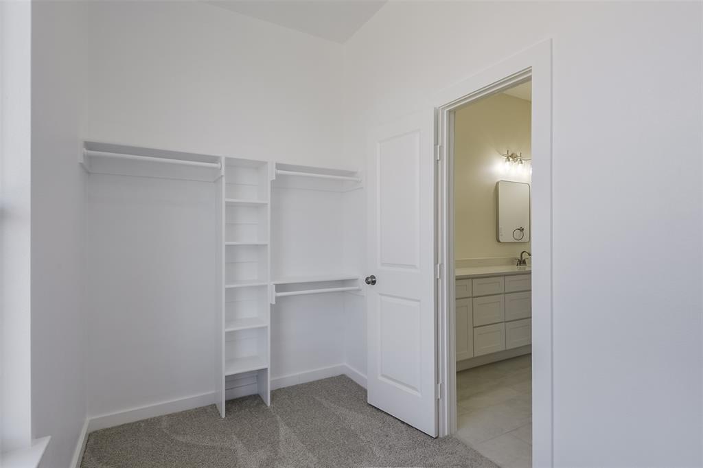 2916 Forestwood Drive Property Photo 21
