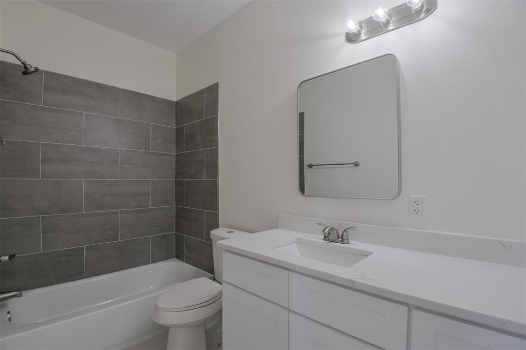 2916 Forestwood Drive Property Photo 32