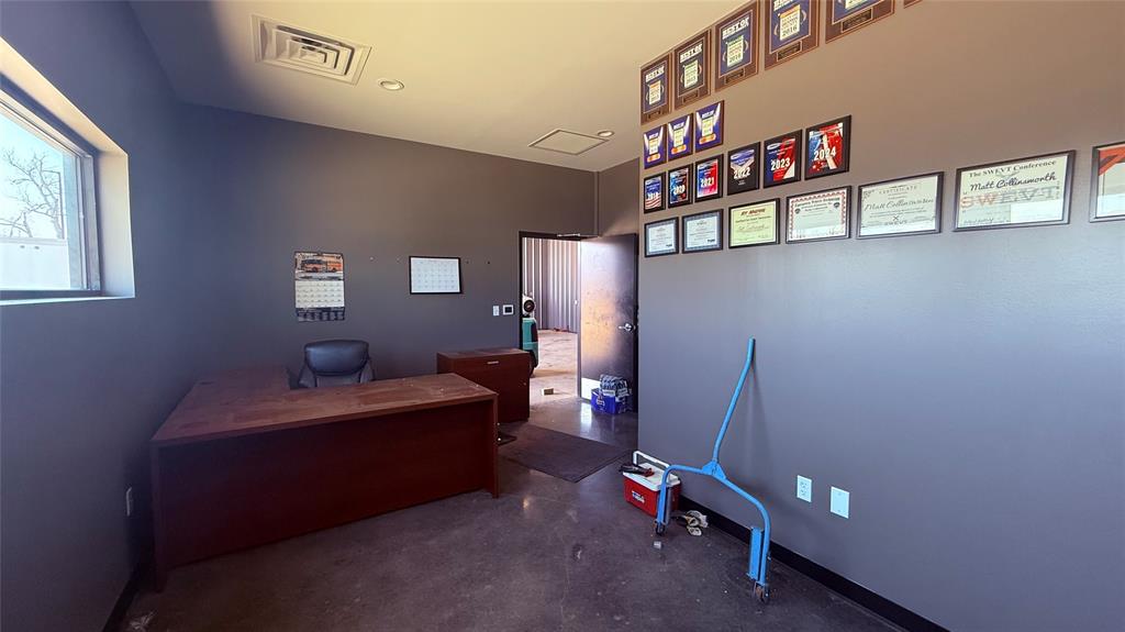 1203 S Railroad Street Property Photo 6