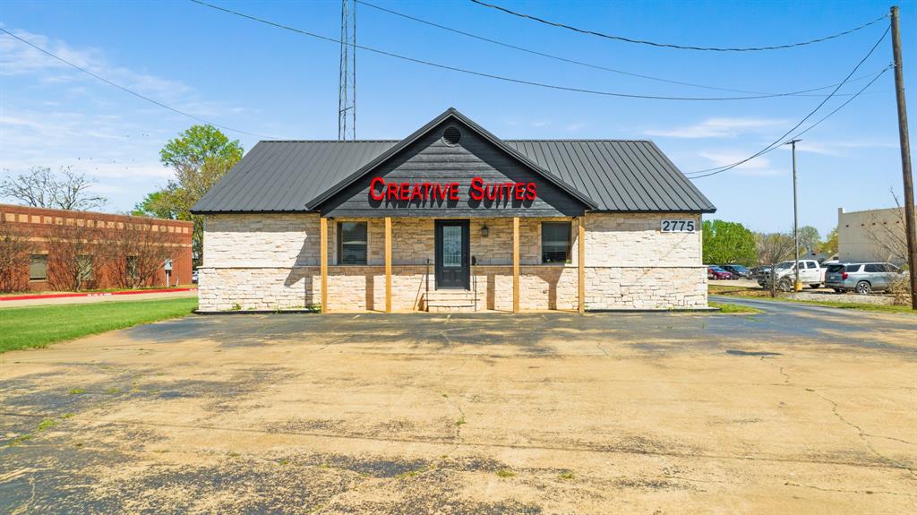 2775 Ne Loop 286 Highway Property Photo 1