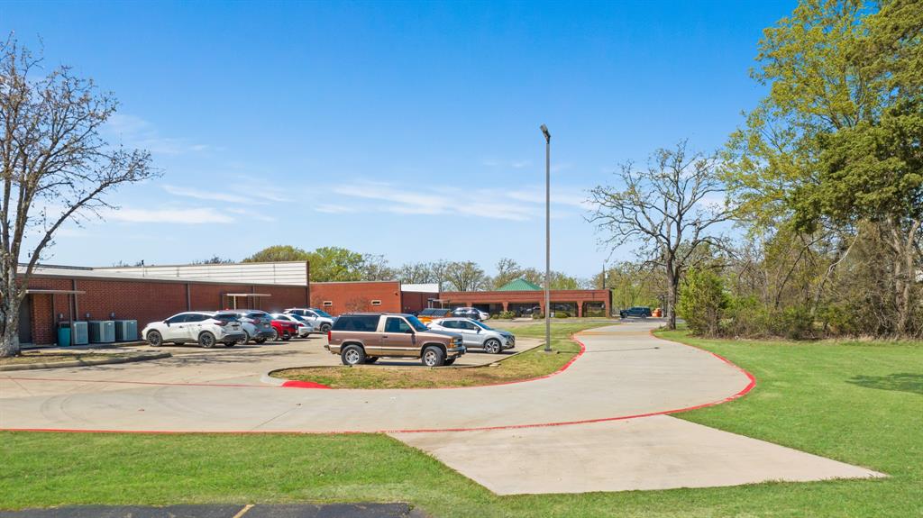 2775 Ne Loop 286 Highway Property Photo 3