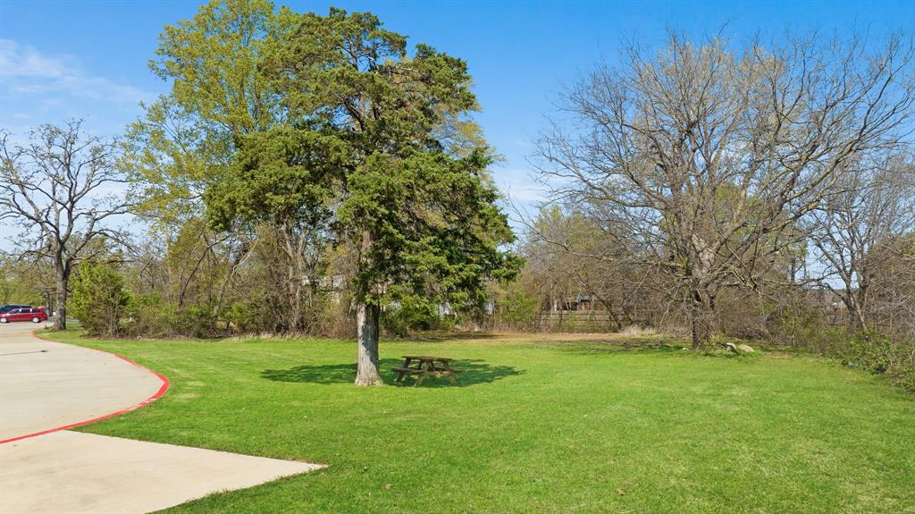 2775 Ne Loop 286 Highway Property Photo 4