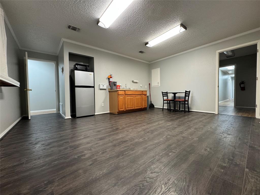 2775 Ne Loop 286 Highway Property Photo 6