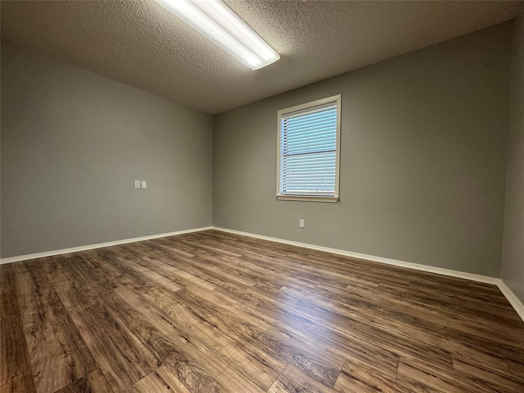 2775 Ne Loop 286 Highway Property Photo 9