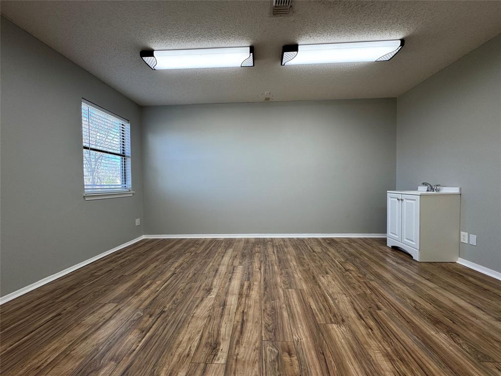 2775 Ne Loop 286 Highway Property Photo 14