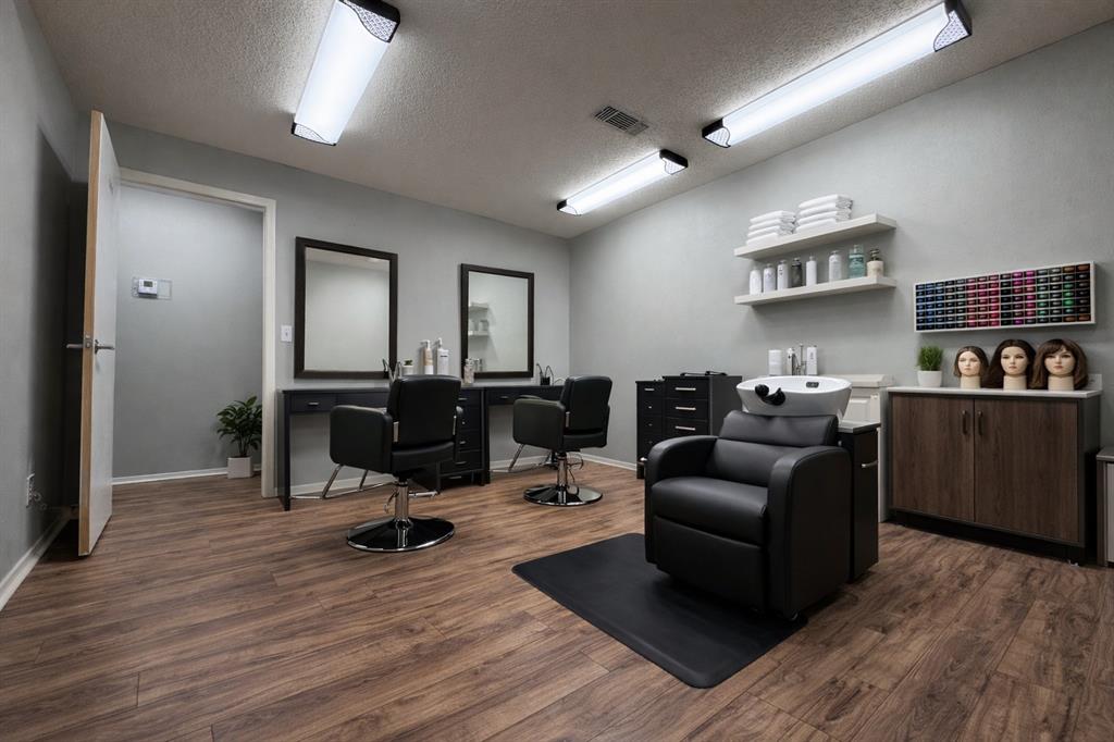2775 Ne Loop 286 Highway Property Photo 17