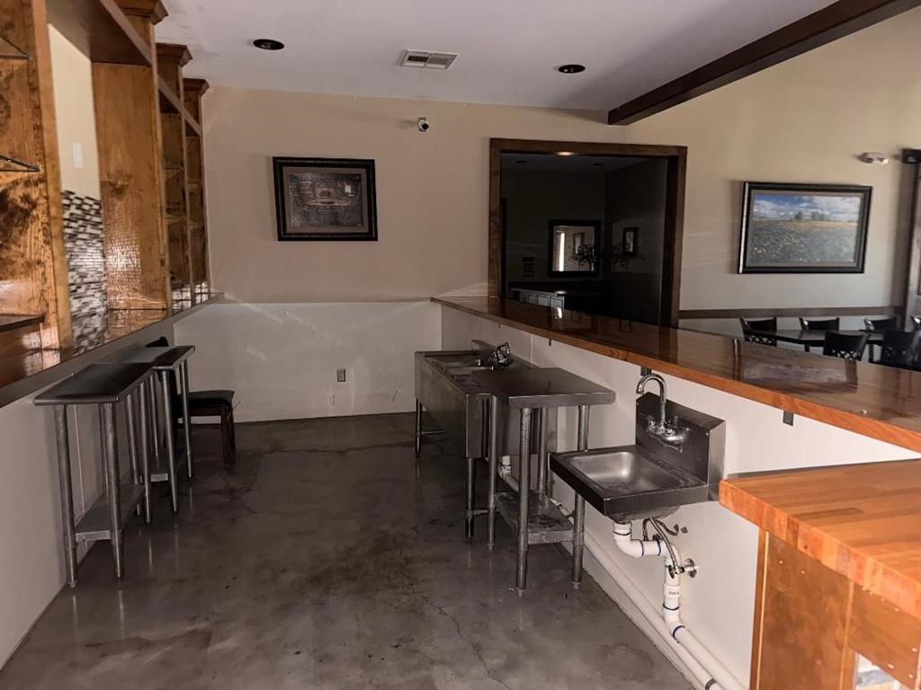 13787 S Highway 281 Property Photo 3