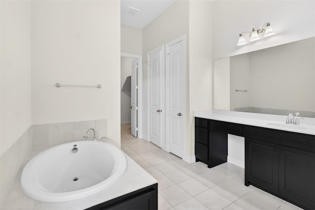 2604 Silver Leaf Drive Property Photo 29