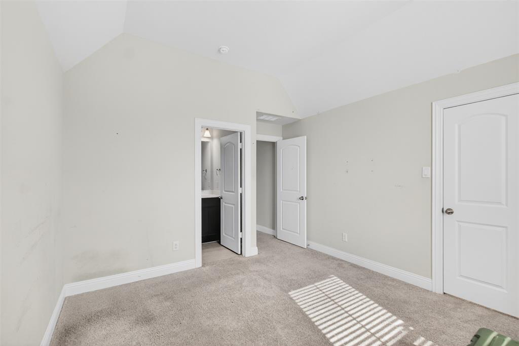 2604 Silver Leaf Drive Property Photo 32